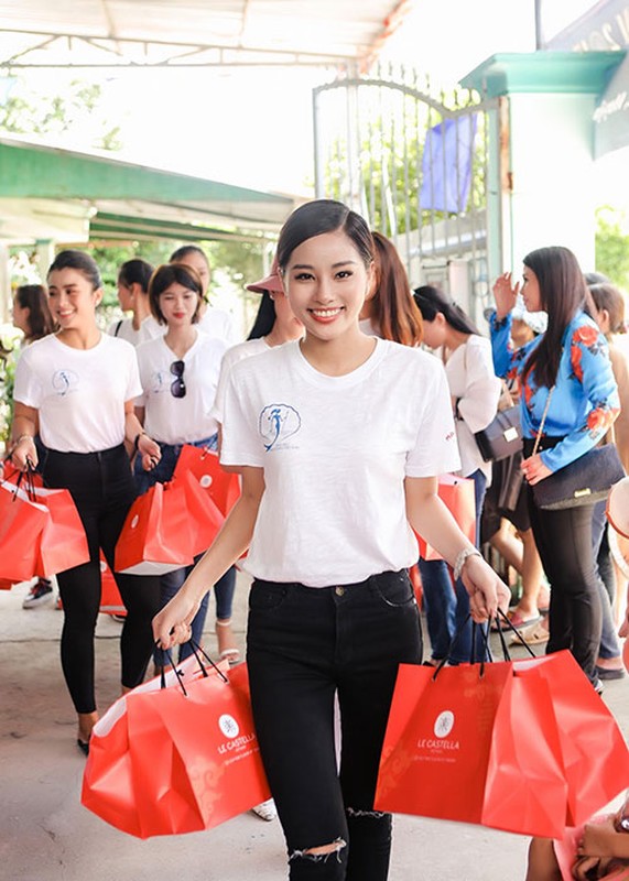 Nguoi dep Hoa hau Dai duong mang Trung thu den tre em ngheo-Hinh-8